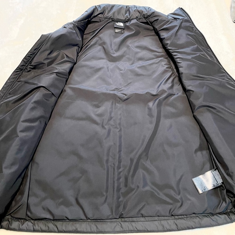 NWT The North Face Men’s Insulated Vest - Picture 6 of 7